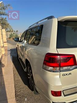 تۆیۆتا لاند کروزەر